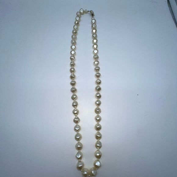 Vintage Strand of Faux Pearls - Picture 2 of 8
